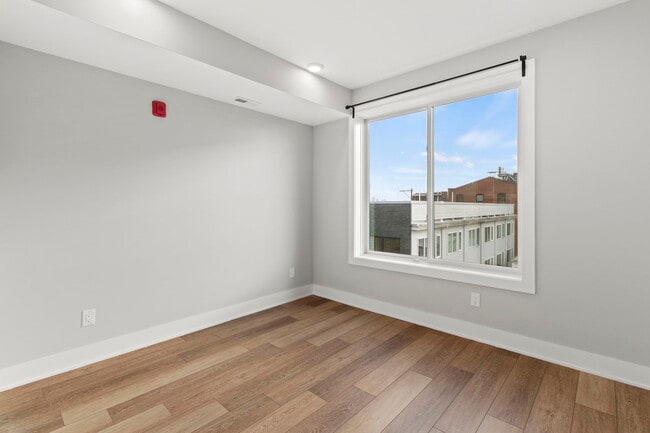 Building Photo - 2413 Frankford Ave