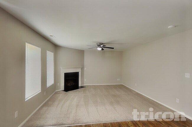 Foto del edificio - 4003 Larkhaven Village Dr