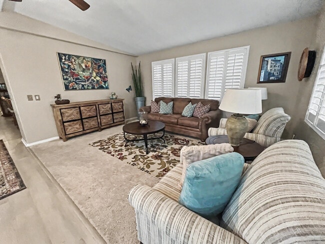 Building Photo - 39705 Manzanita Dr
