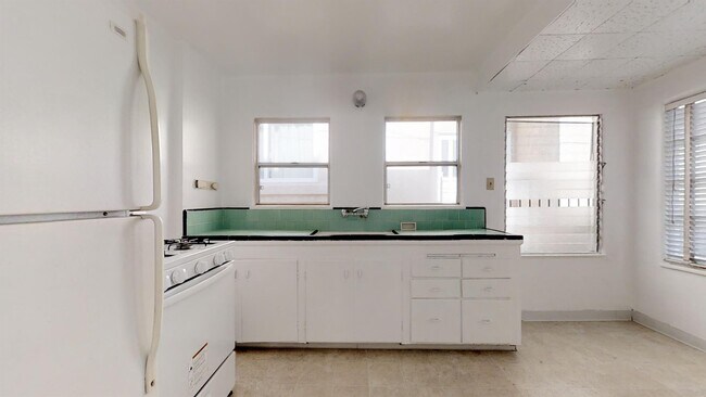 Building Photo - 1412 Palm Dr