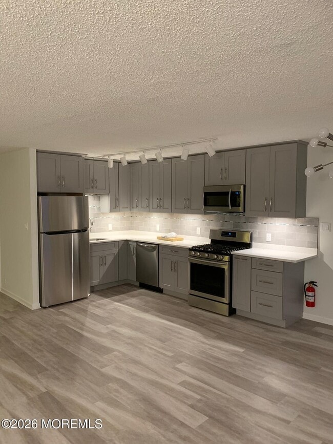 Foto del edificio - 675 Ocean Ave N