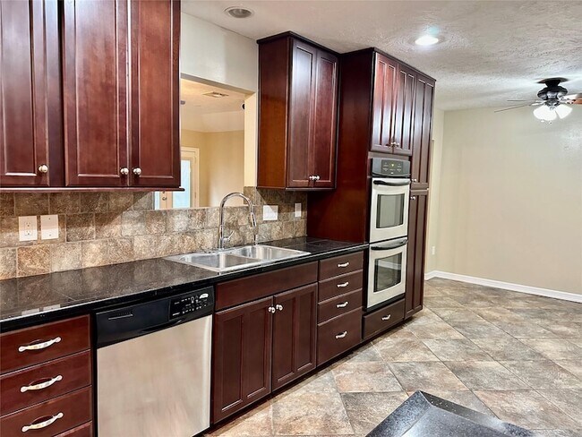 Foto del edificio - 239 Ridgewood Dr