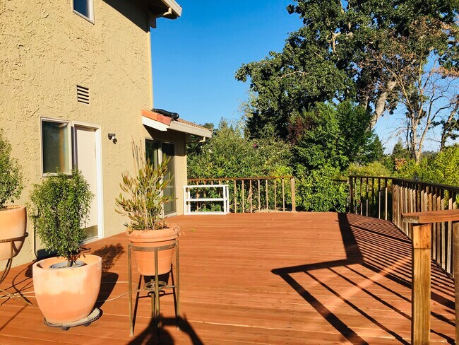Building Photo - 762 Ynez Cir