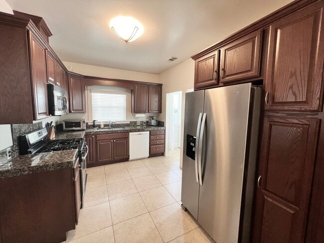 Building Photo - 1339 Higuera St