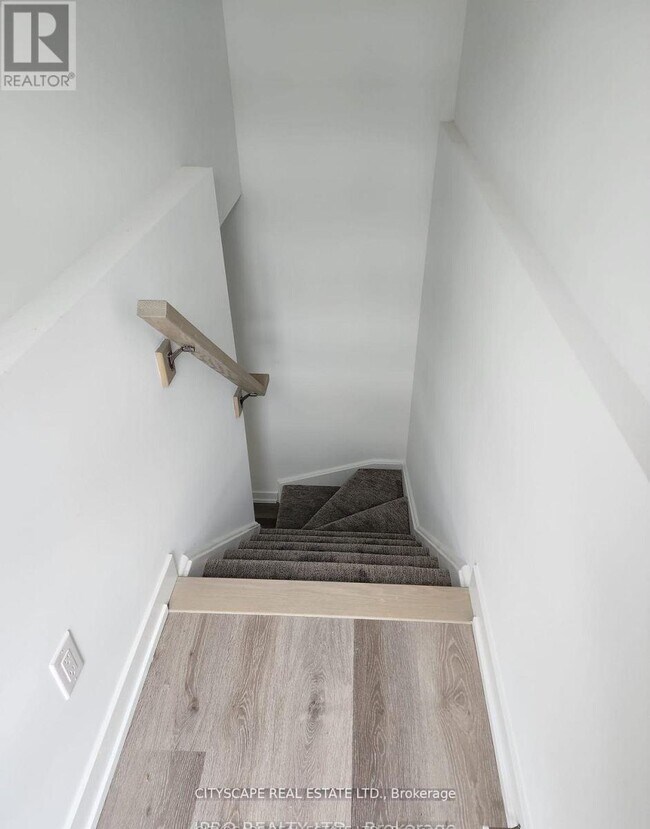 Photo du bâtiment - 814 - 4263 FOURTH AVENUE