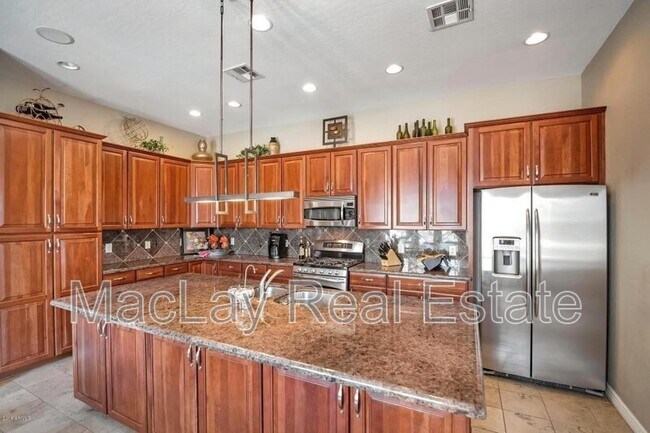 Building Photo - 2029 E Hackberry Pl