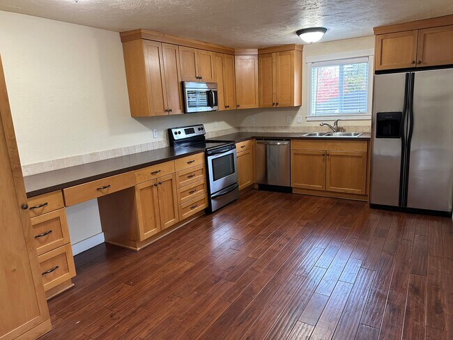 Building Photo - Available Now! 2 Bedroom ~ 1 Bathroom Cond...
