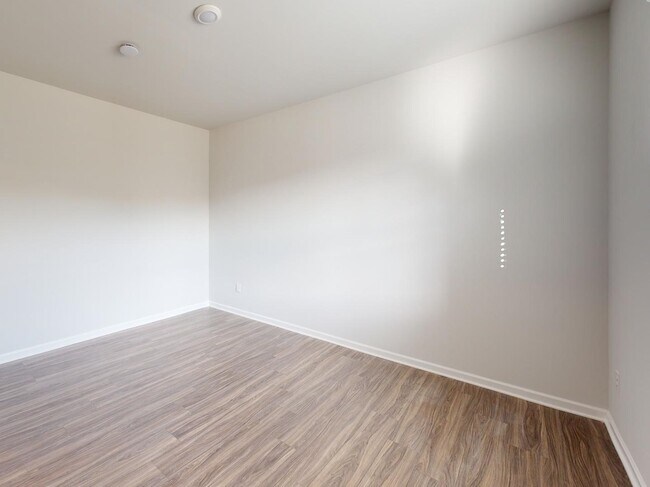 Building Photo - 103 Hackberry Avenue