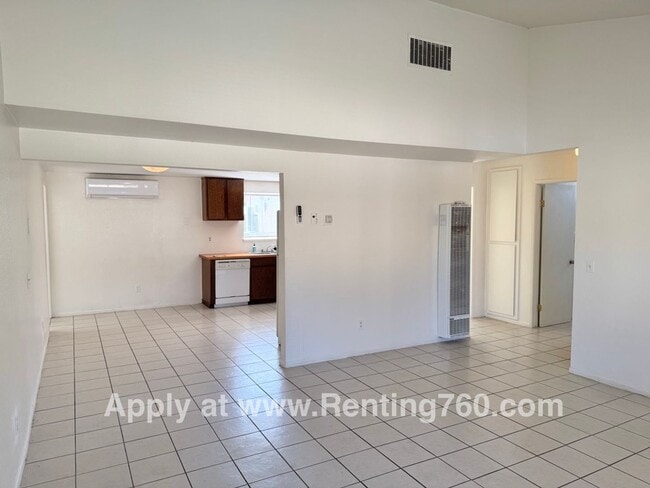 Foto del edificio - Spacious 2 Bed 1 Bath Home With Indoor Lau...