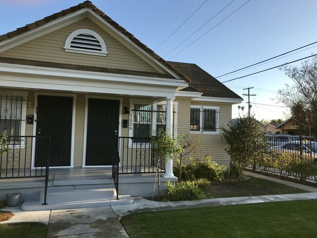 Building Photo - 1526 W 51st St