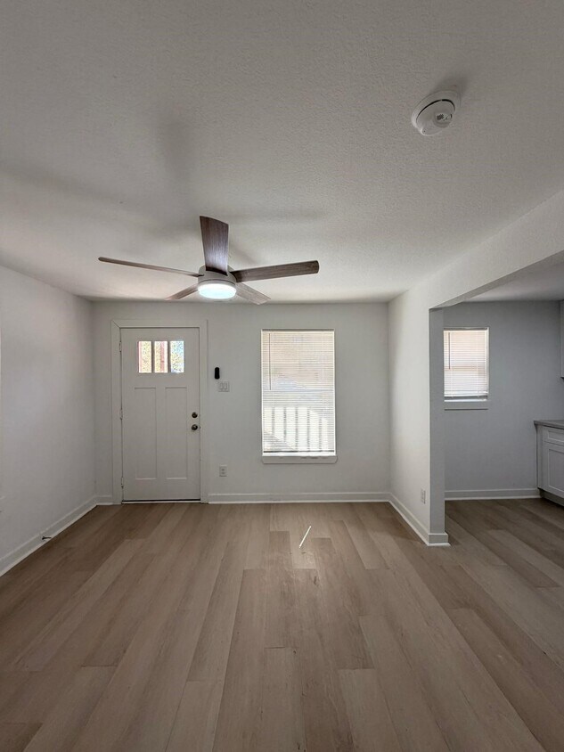 Foto del edificio - 201 Lowery Dr