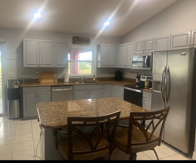 Foto del edificio - 703 El Dorado Blvd N