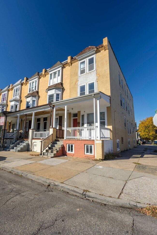 Foto del edificio - Townhome for rent in Reservoir Hill!