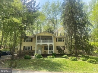 Building Photo - 6065 Poplar Rd