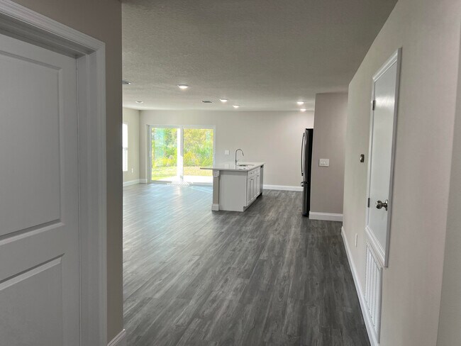 Foto del edificio - 850 San Filippo Dr SE