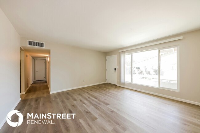 Building Photo - 3732 W Solar Dr
