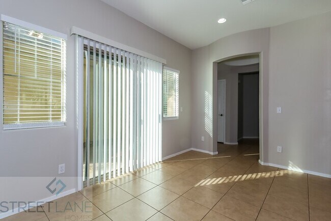 Foto del edificio - REDUCED! - Now offering $1025 off first fu...