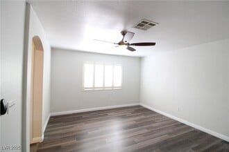 Building Photo - 301 Laguna Glen Dr