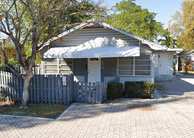 Photo - 717 SW 2nd Ct Apartment