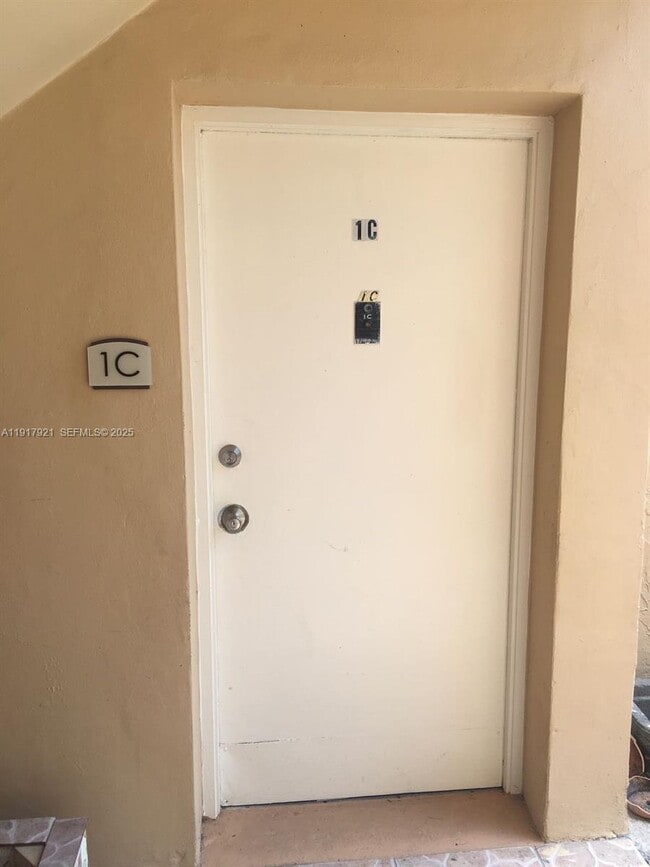 Foto del edificio - 4240 NW 79th Ave