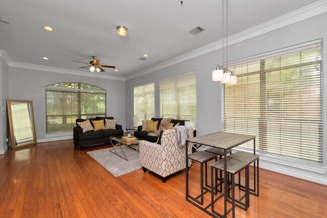 Foto del edificio - 9038 Lakes at 610 Dr