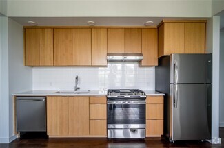 Building Photo - 1322 E 12th St