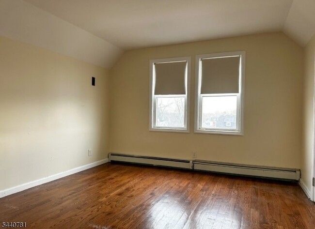 Building Photo - 19 Walnut Terrace