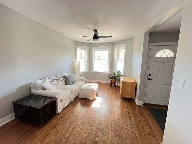 Building Photo - 2548 W Argyle St