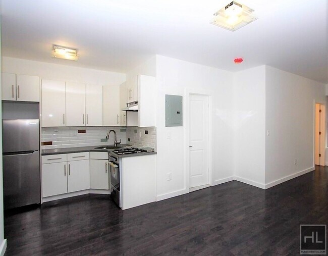 Foto del edificio - 894 Rogers Ave