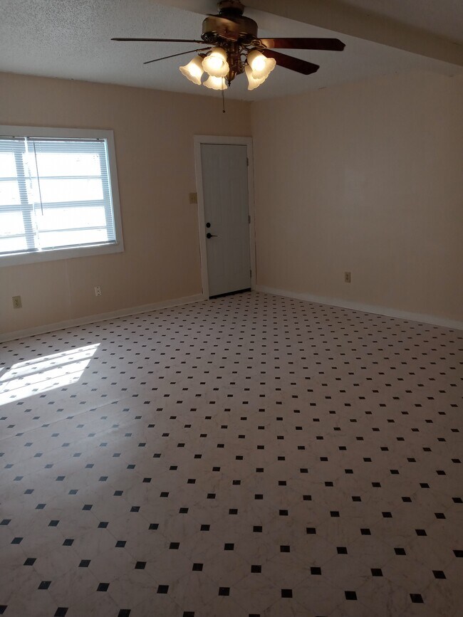 Foto del edificio - 715 Rexford Dr