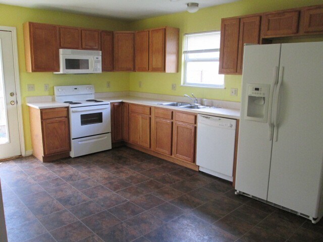 Building Photo - A cute single family home