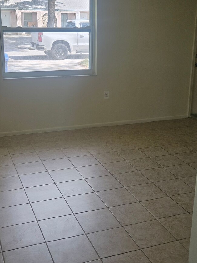 Building Photo - 3/2 DUPLEX