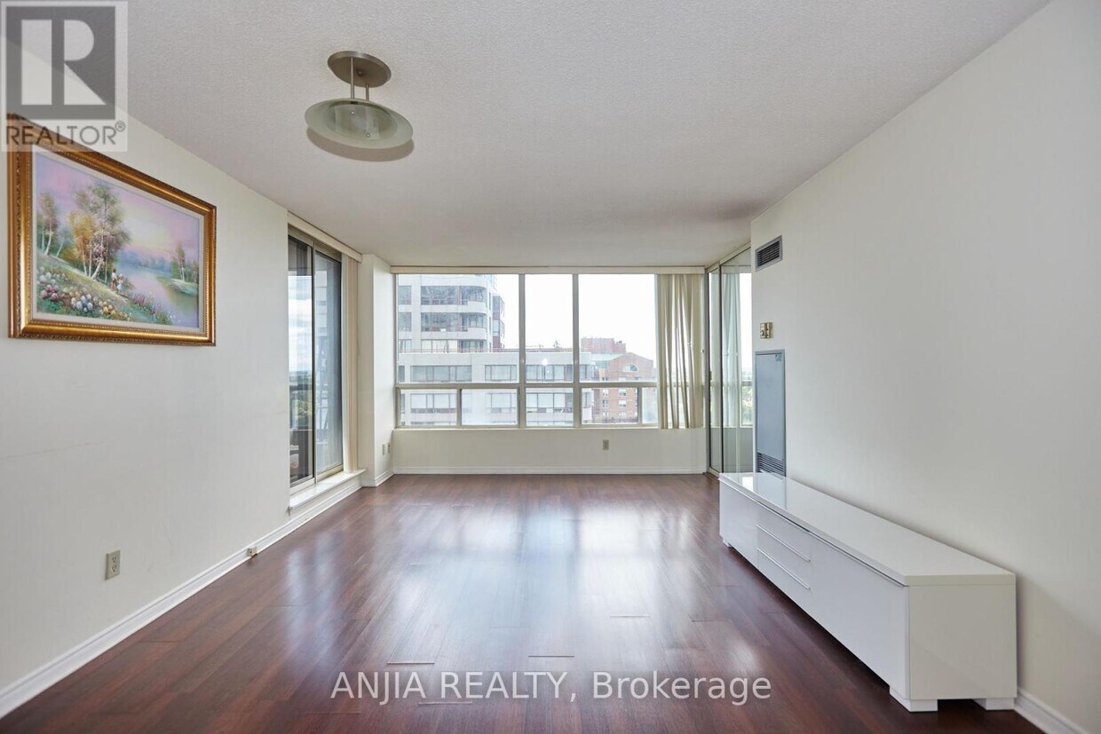 Primary Photo - 5765-5765 Yonge St