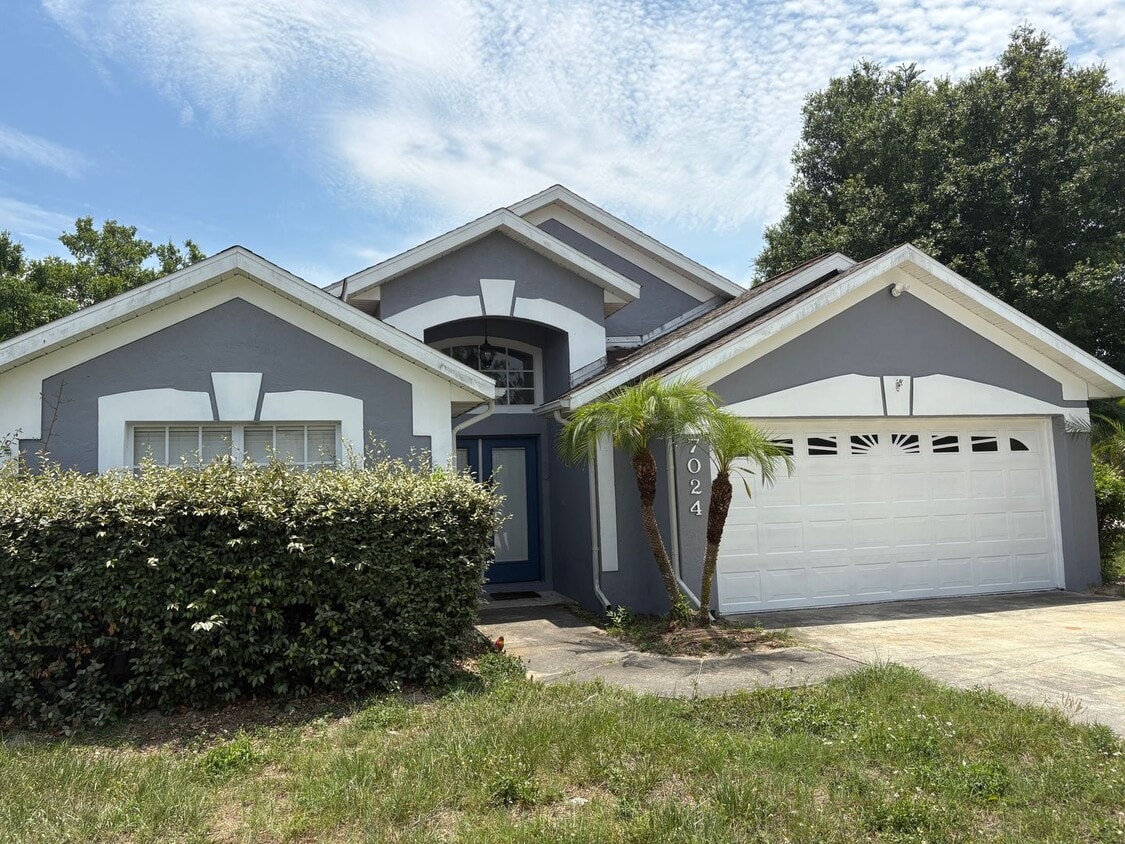 Primary Photo - Cute Mt Dora Home, Great location. Many up...