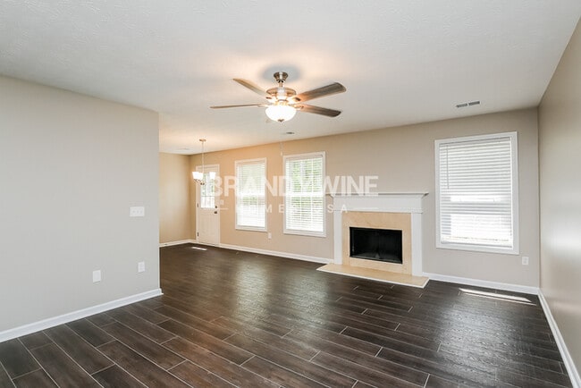 Building Photo - 1.5 months FREE RENT