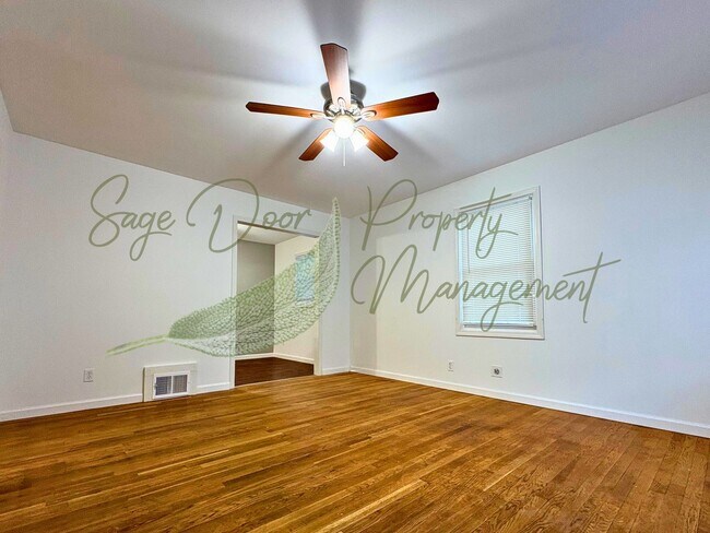 Foto del edificio - CHARMING HOME WITH GARAGE, LARGE BASEMENT,...