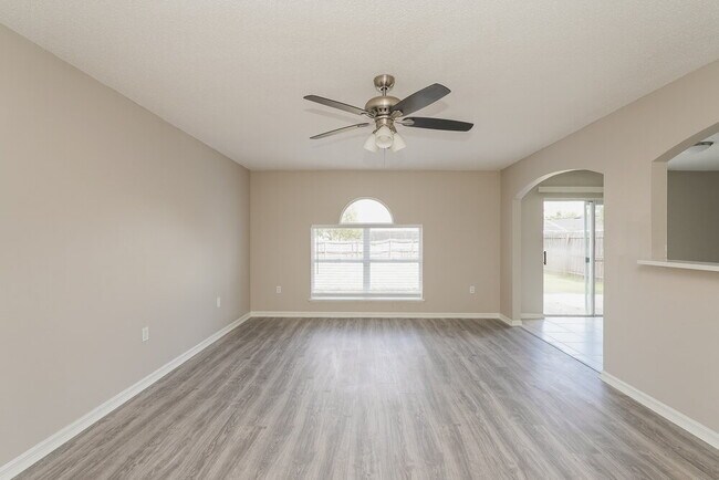 Foto del edificio - 24801 Permit Way