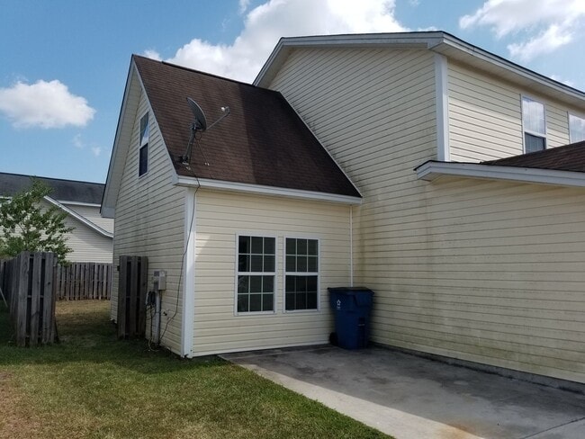 Foto del edificio - NICE HOME IN POOLER AREA