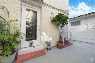 Building Photo - 1678 SW 11th St