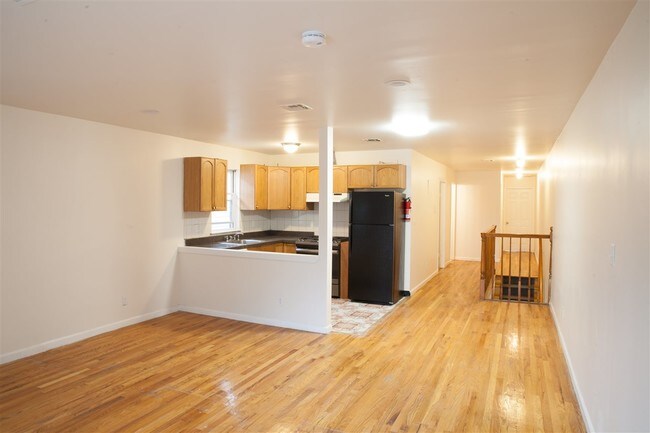 Building Photo - 70 Dales Ave