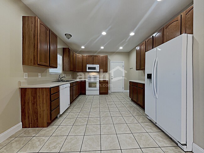 Foto del edificio - 8123 Chestnut Hill Ln