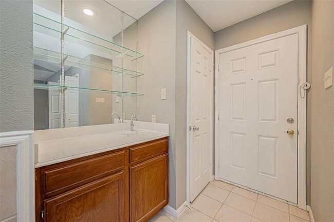 Building Photo - 14600 Fonmeadow Dr