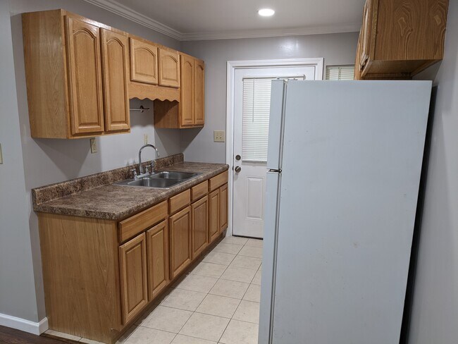 Kitchen - 93 Tabor Rd