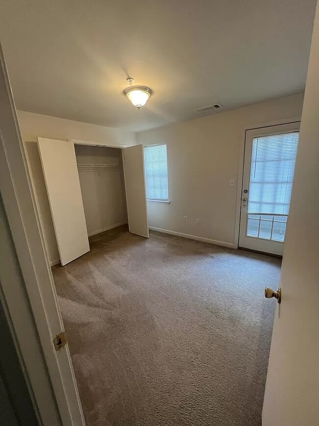 Foto del edificio - 9810 Campus Walk Ln