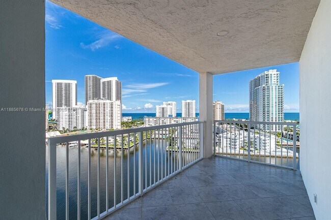 Foto del edificio - 121 Golden Isles Dr