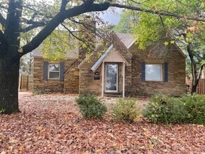 Building Photo - 2204 S Greenwood Ave