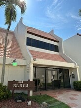 Building Photo - 303 Racquet Club Rd