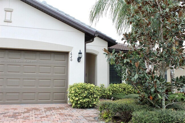 Building Photo - 620 SE Monet Dr