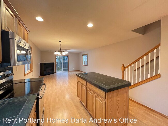 Building Photo - 3 br, 2.5 bath House - 6046 SE Malden Street