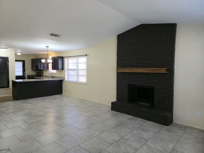 Building Photo - Chapel Road Area Duplex